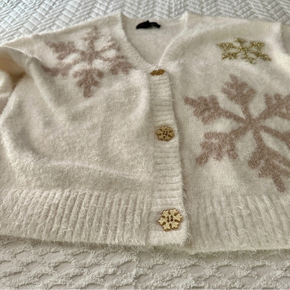 33 Degrees Cozy Coquette Snowflake Cardigan White Gold Glitter Button Medium - Picture 9 of 16